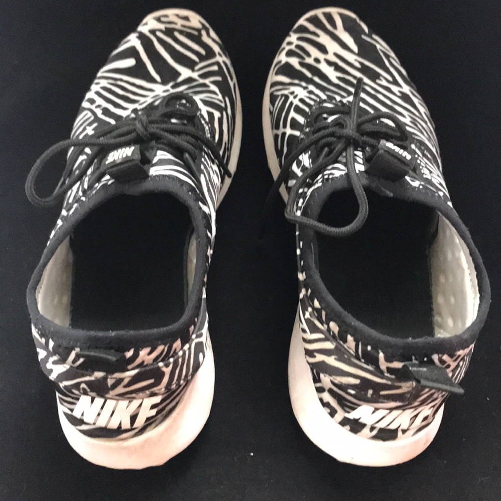 Nike Juvenate Print Sneakers Well Worn - Picture 3 of 8